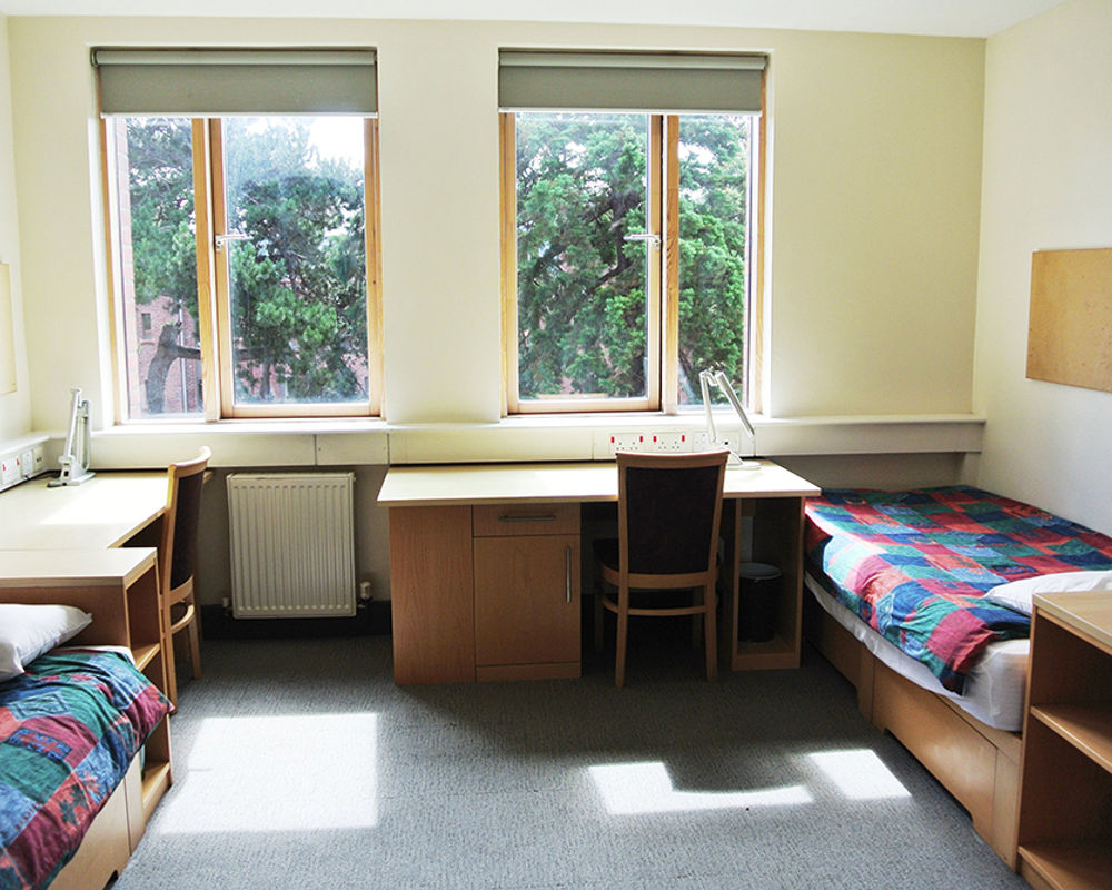 vacanza-studio-irlanda-dublino-zainetto-verde-trinity-hall-campus-camera-letti.jpg