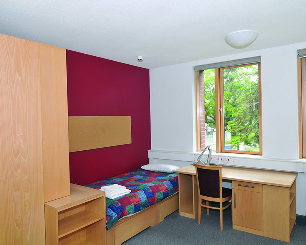 vacanza-studio-irlanda-dublino-zainetto-verde-trinity-hall-campus-camera-letto.jpg