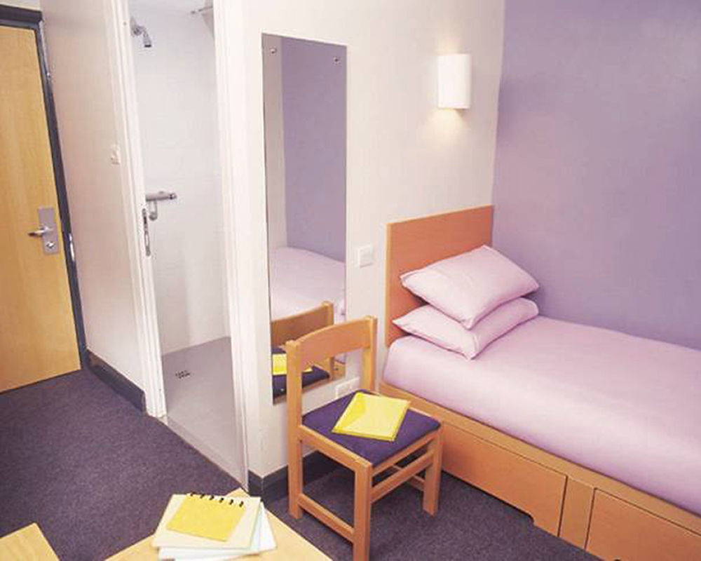vacanza-studio-irlanda-maynooth-zainetto-verde-maynooth-university-camera-letto.jpg