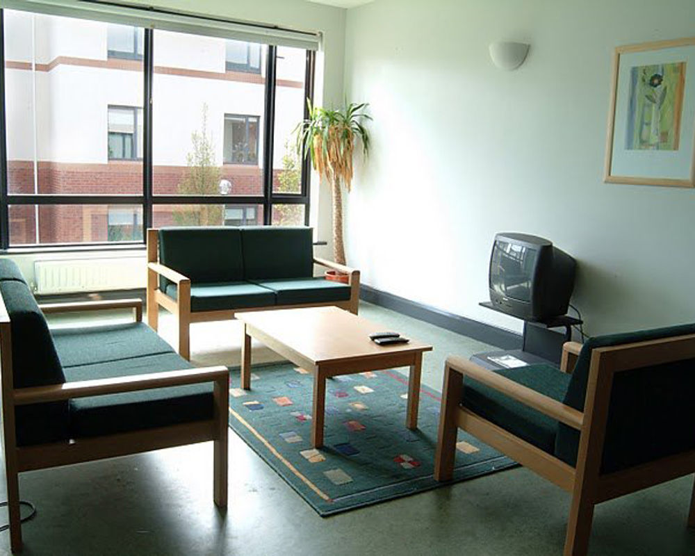 vacanza-studio-irlanda-maynooth-zainetto-verde-maynooth-university-campus-sala-tv.jpg