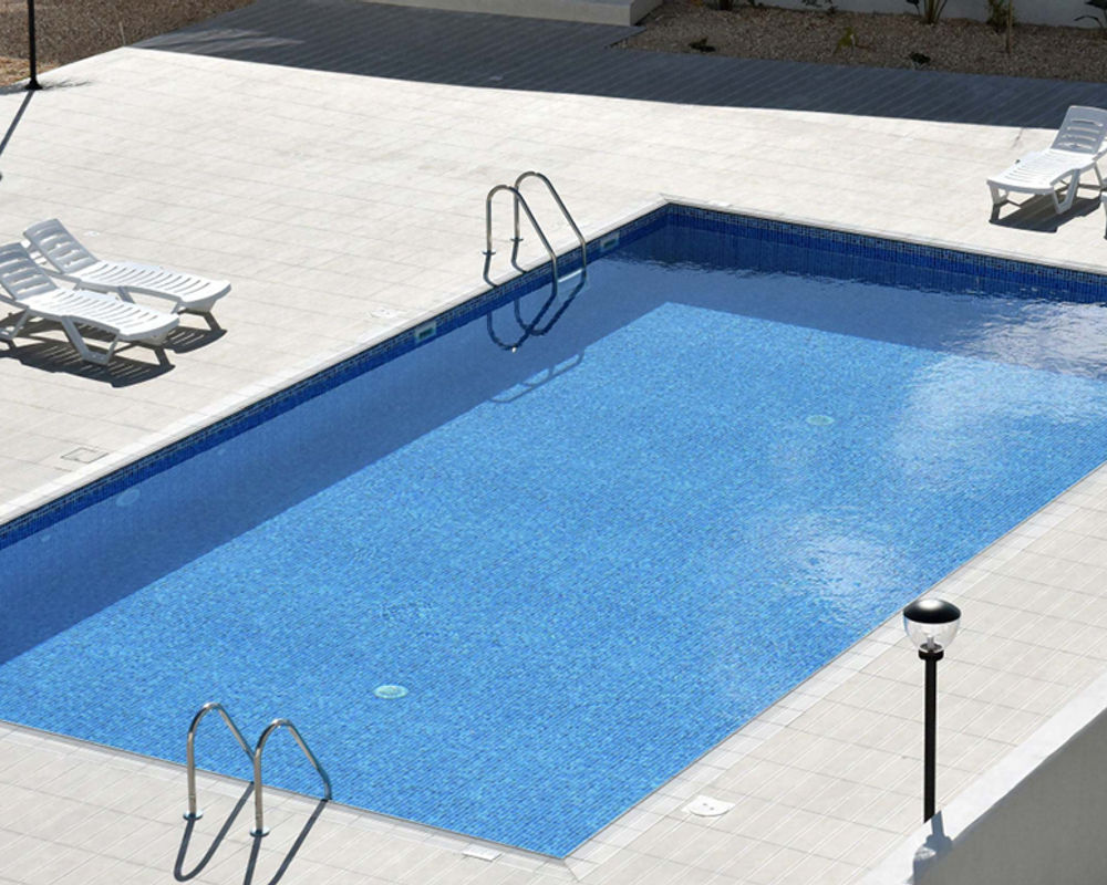 vacanza-studio-cipro-uclan-piscina.jpg