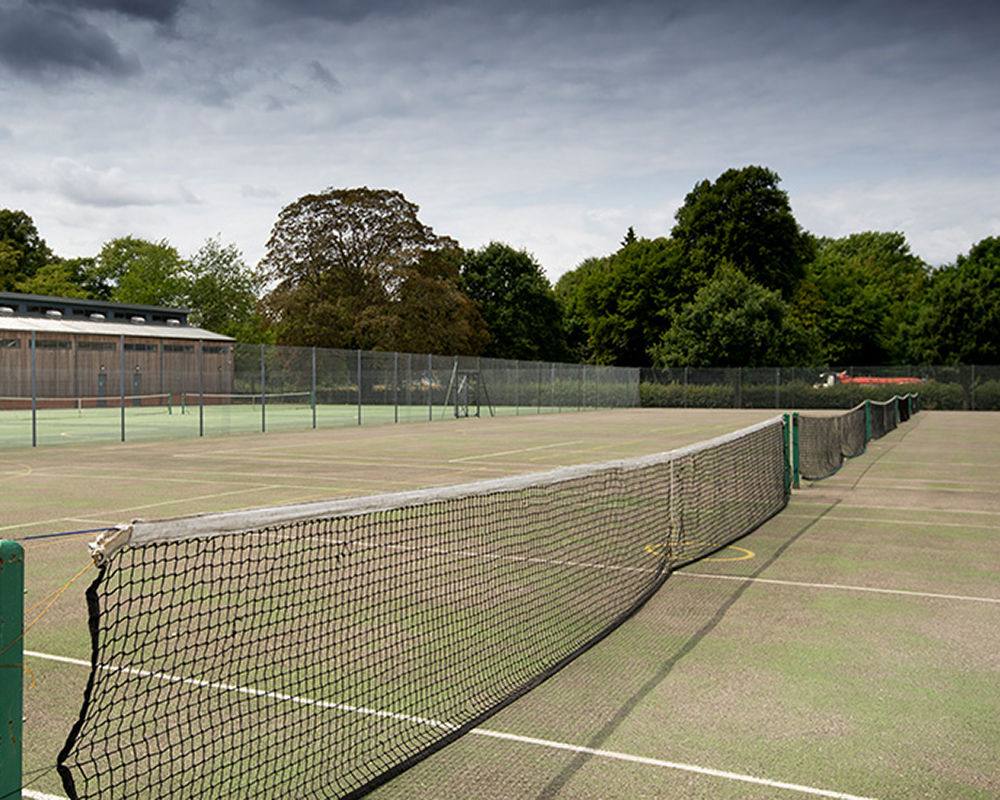 vacanza-studio-horsham-christ's-hospital-tennis.jpg