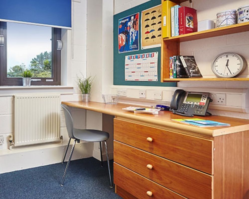 Scrivania in una stanza della Heriot Watt University