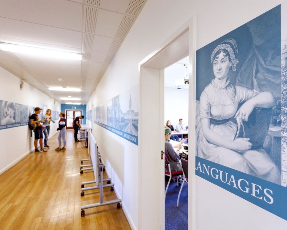 Corridoio e aula della University of Exeter