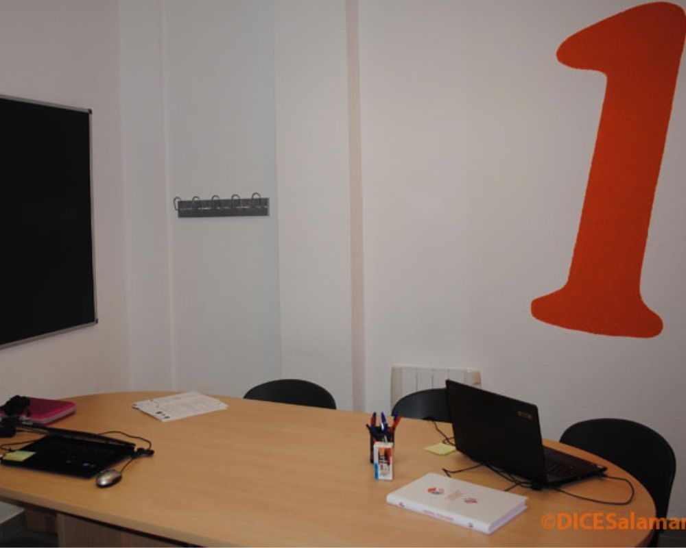 Aula con tavolo piccolo del Centro Didactico De Espanol