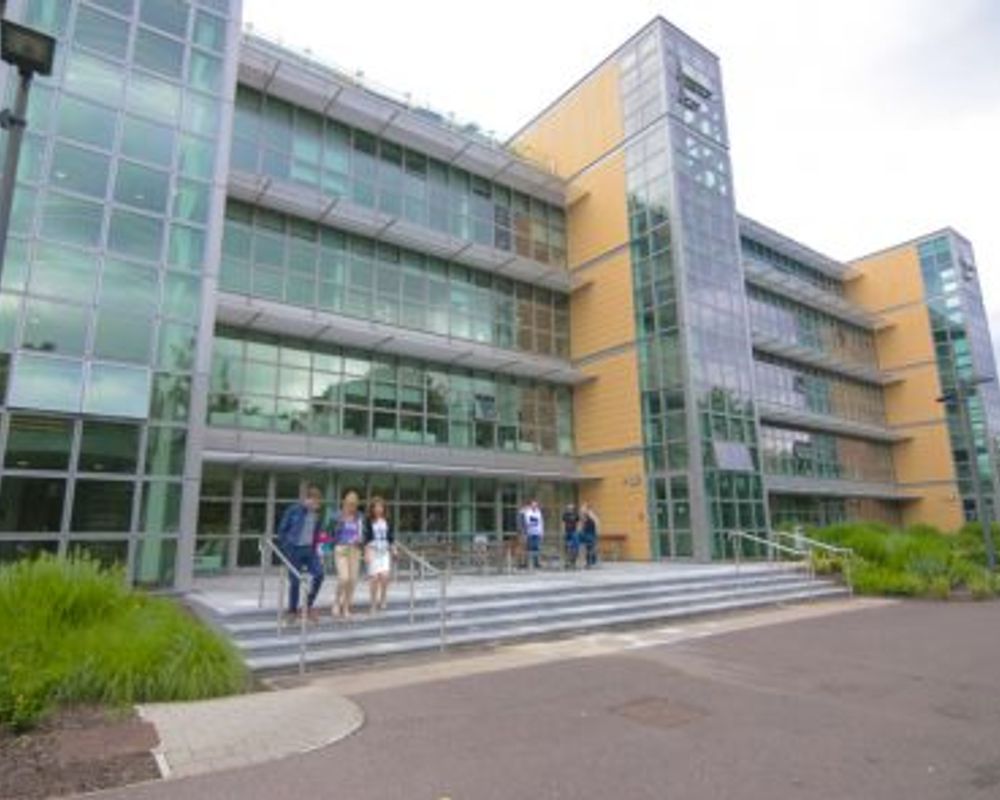 vacanza-studio-irlanda-cork-zainetto-verde-university-college-cork-facciata-campus.jpg