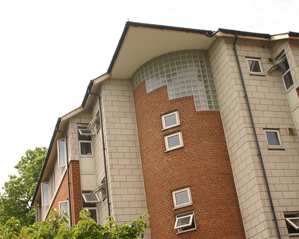 vacanza-studio-inghilterra-chatham-zainetto-verde-greenwich-university-merlin-block.jpg