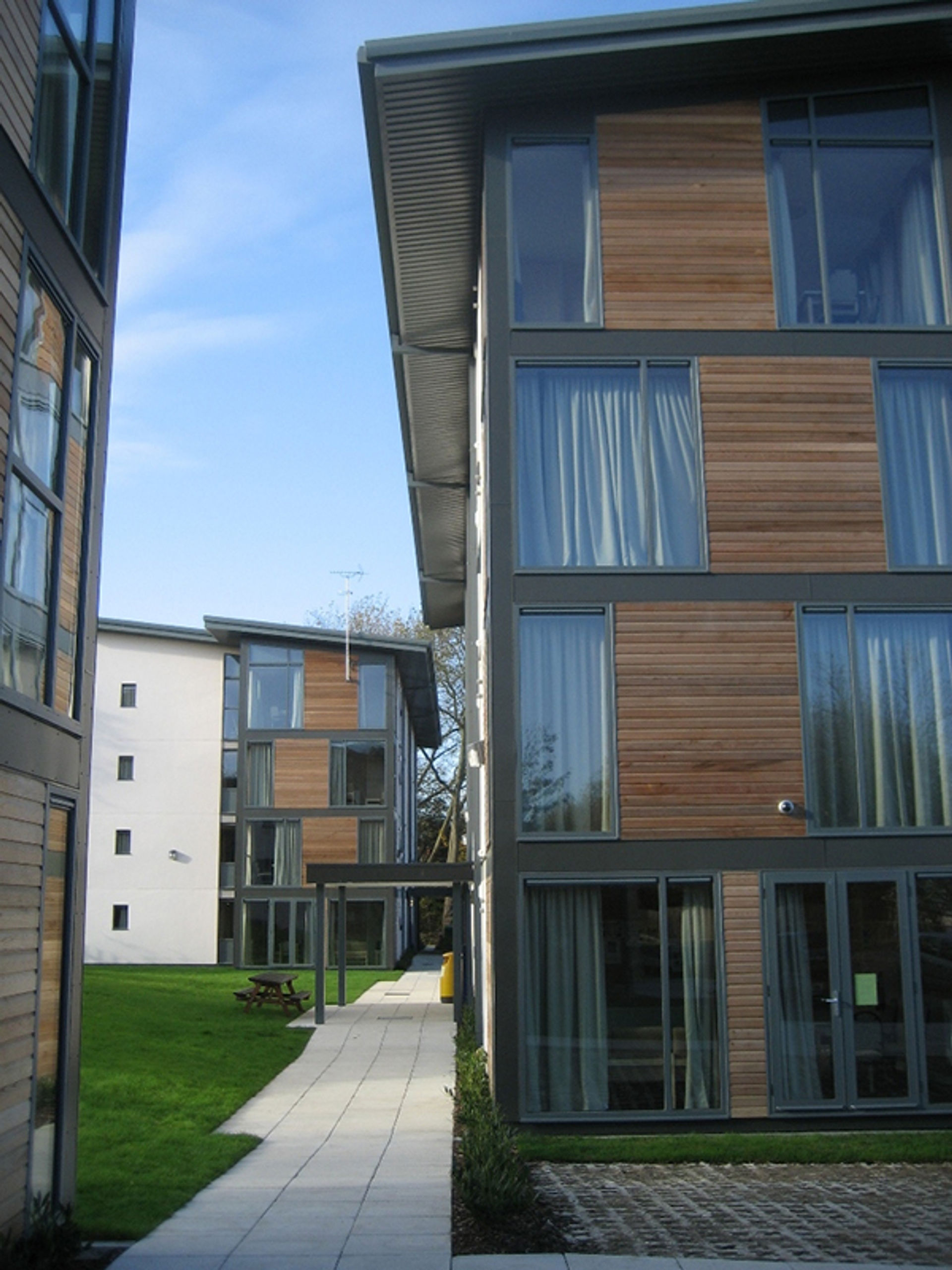 vacanza-studio-inghilterra-chatham-zainetto-verde-greenwich-university-wolfe-block.jpg
