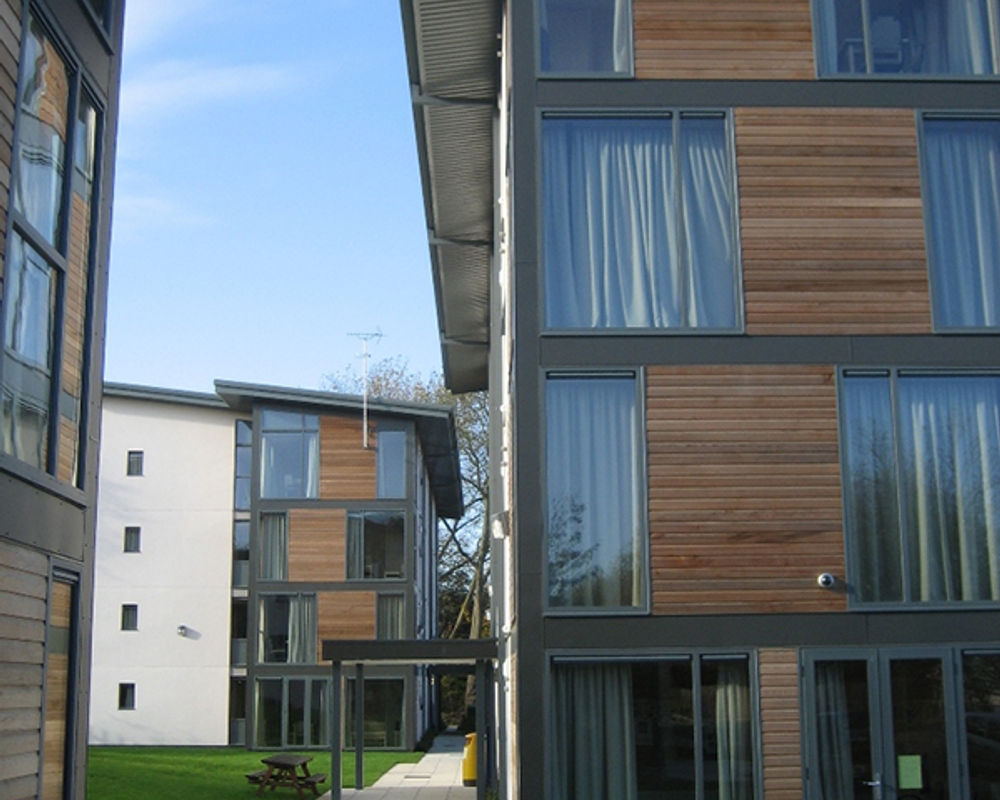 vacanza-studio-inghilterra-chatham-zainetto-verde-greenwich-university-wolfe-block.jpg