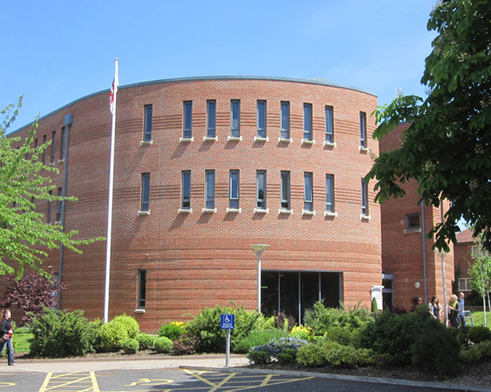vacanza-studio-inghilterra-chester-zainetto-verde-university-of-chester-parkgate-campus-campus.jpg