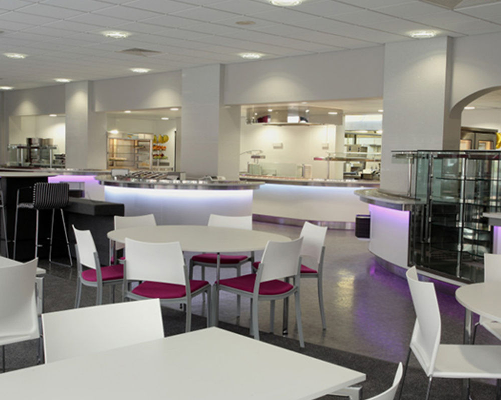 vacanza-studio-inghilterra-chester-zainetto-verde-university-of-chester-parkgate-campus-mensa-tavoli.jpg