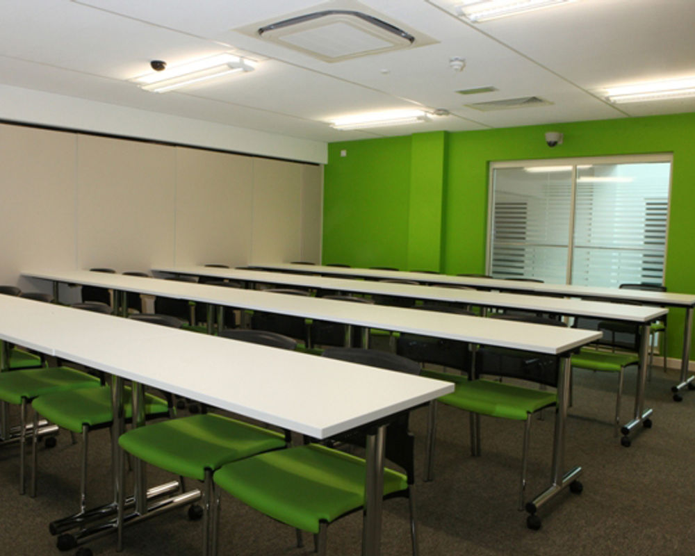 vacanza-studio-inghilterra-colchester-zainetto-verde-university-of-essex-aula-banchi.jpg