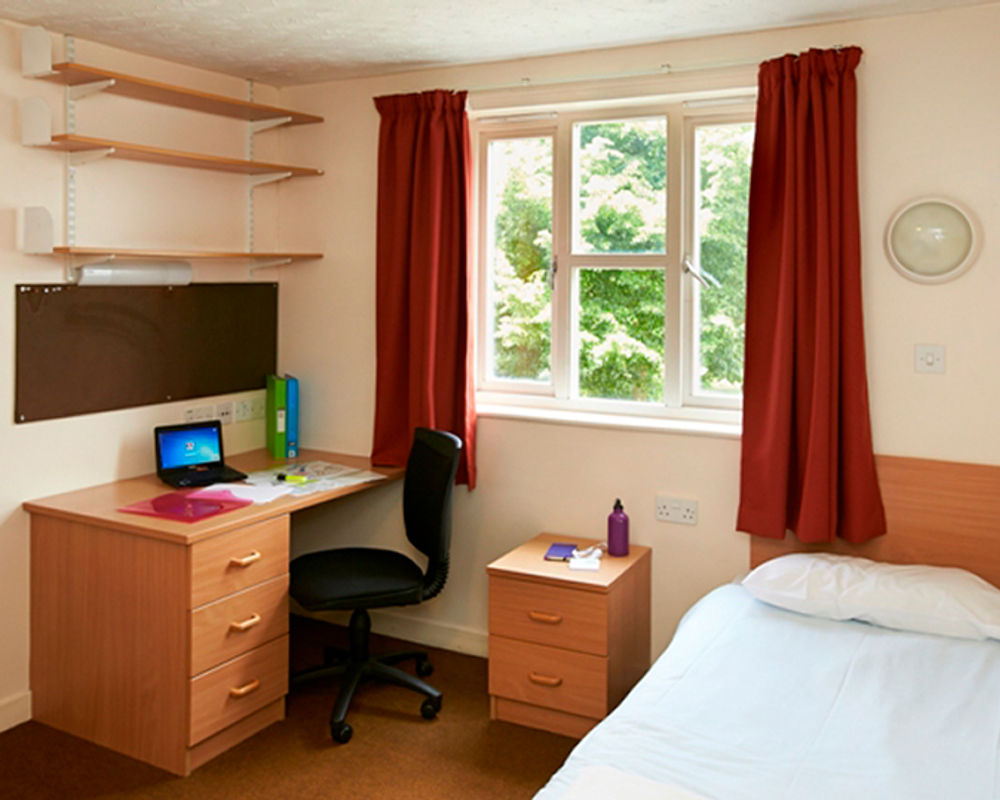 vacanza-studio-inghilterra-colchester-zainetto-verde-university-of-essex-camera.jpg