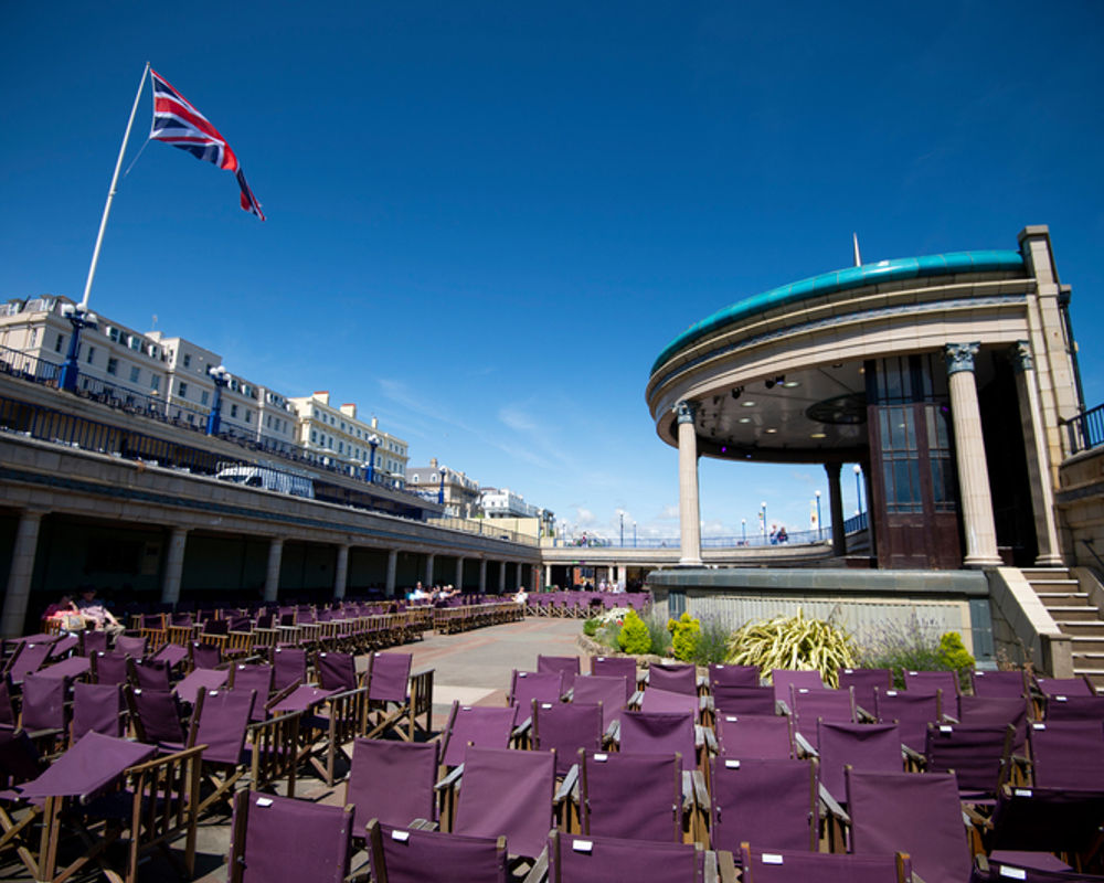 vacanza-studio-inghilterra-eastbourne-zainetto-verde-university-of-brighton-palco.jpg