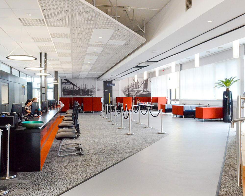 vacanza-studio-inghilterra-londra-douklands-zainetto-verde-university-of-east-london-desk.jpg