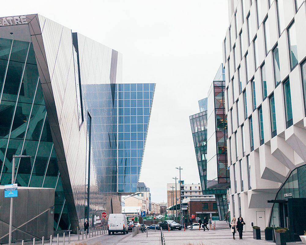 vacanza-studio-inghilterra-londra-douklands-zainetto-verde-university-of-east-london-strada.jpg