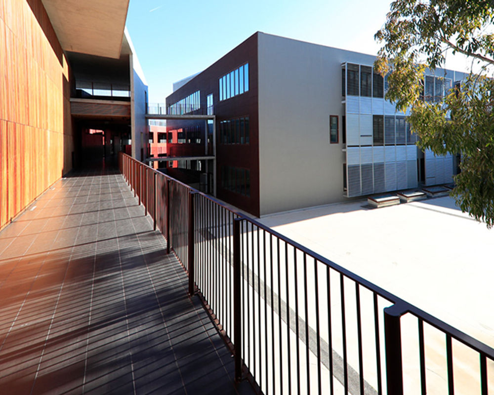 vacanza-studio-francia-nizza-zainetto-verde-campus-les-eucalyptus-campus-classi.jpg