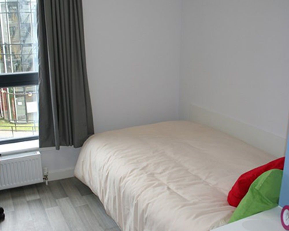 vacanza-studio-scozia-paisley-zainetto-verde-university-of-west-scotland-camera-letto.jpg