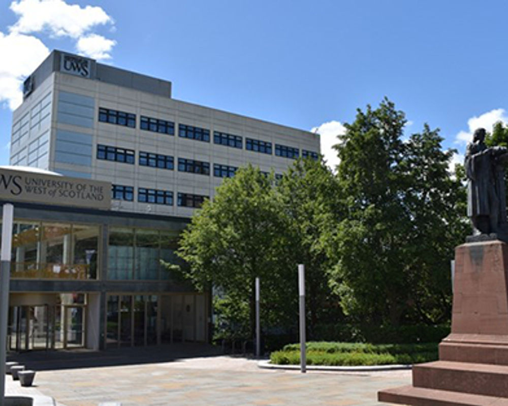 vacanza-studio-scozia-paisley-zainetto-verde-university-of-west-scotland-entrata-campus.jpg