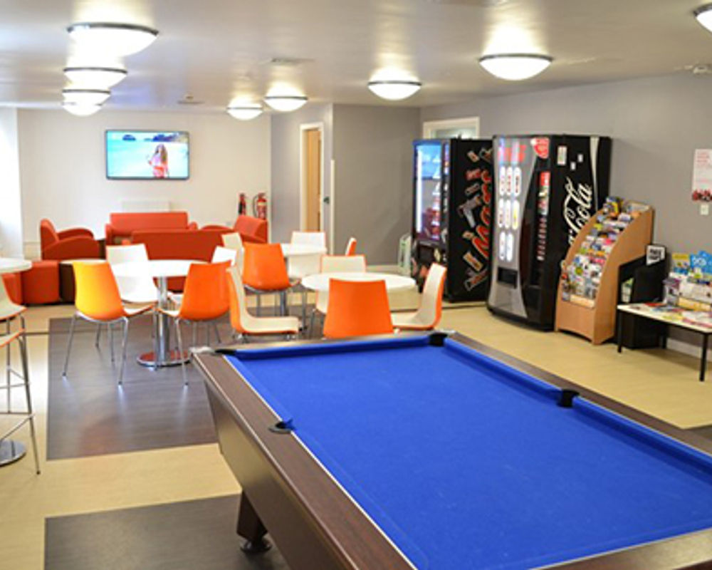 vacanza-studio-scozia-paisley-zainetto-verde-university-of-west-scotland-sala-giochi-campus.jpg