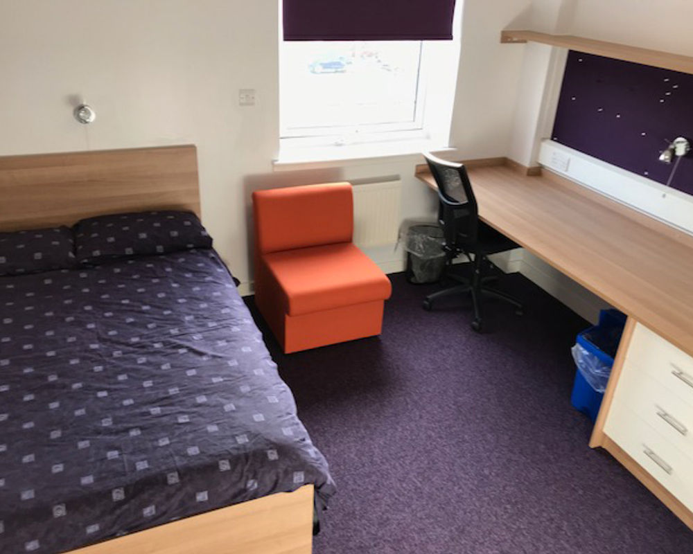 vacanza-studio-scozia-glasgow-zainetto-verde-city-of-glasgow-college-camera-letto.jpg