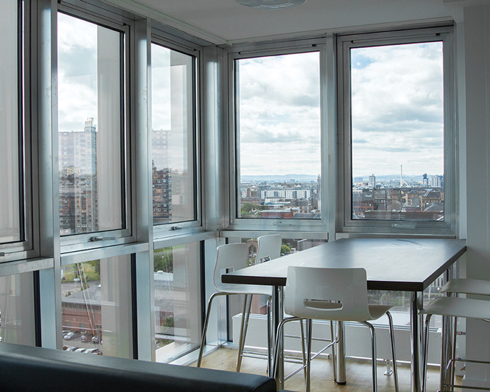 vacanza-studio-scozia-glasgow-zainetto-verde-city-of-glasgow-college-camera-sala-pranzo.jpg