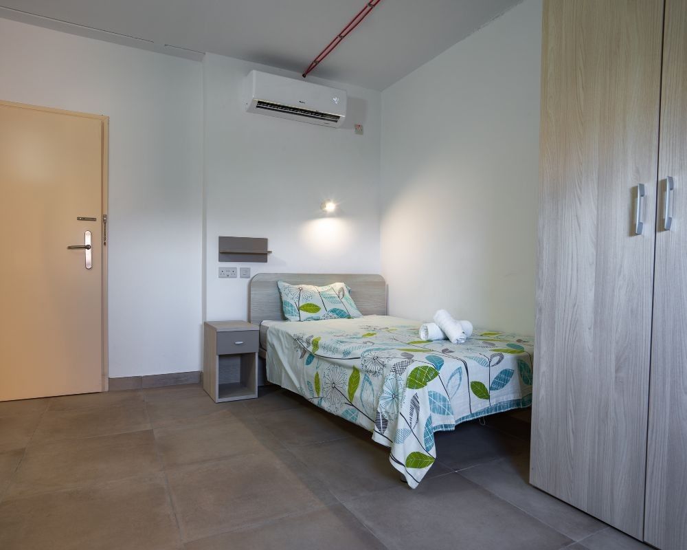 Letto al Club Hub a Malta.