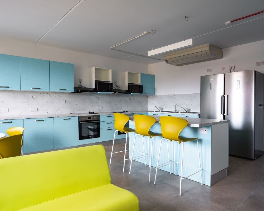 Veduta di una cucina al Club Hub di Malta.