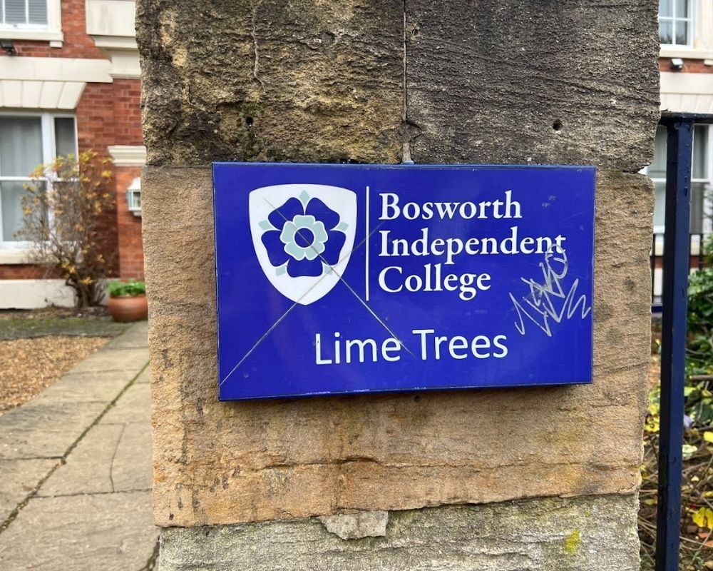 Insegna della Bosworth Independent School.