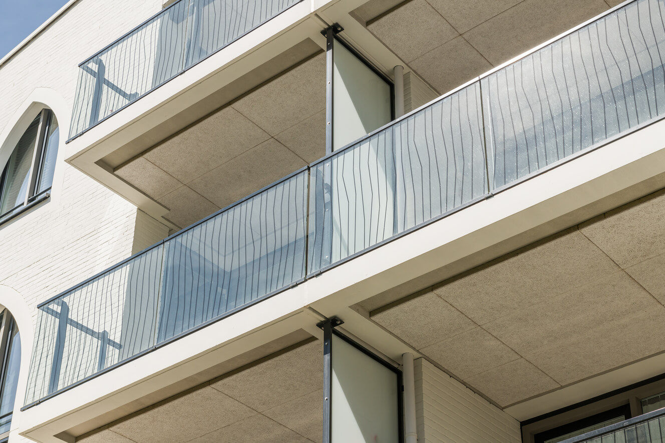 La finition acoustique des balcons se fond dans le concept