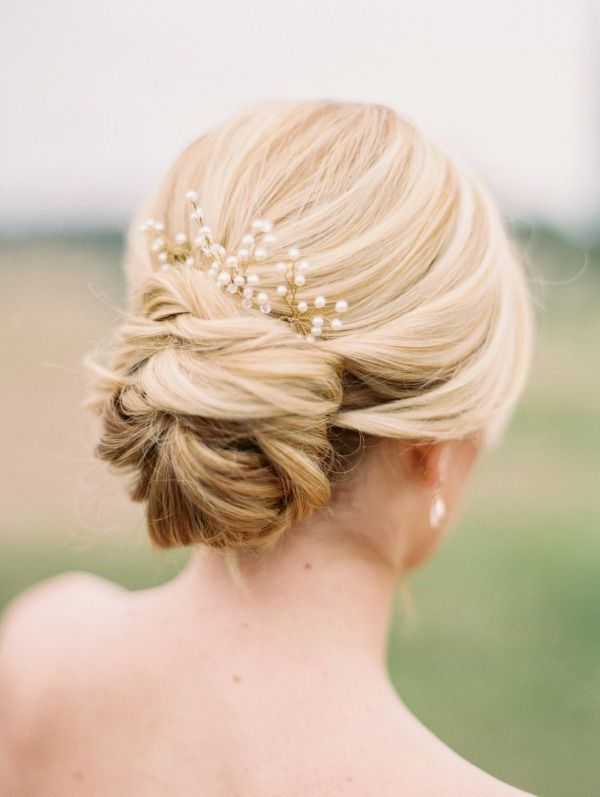 Featured Photo of Pearl Bun Updo Hairstyles