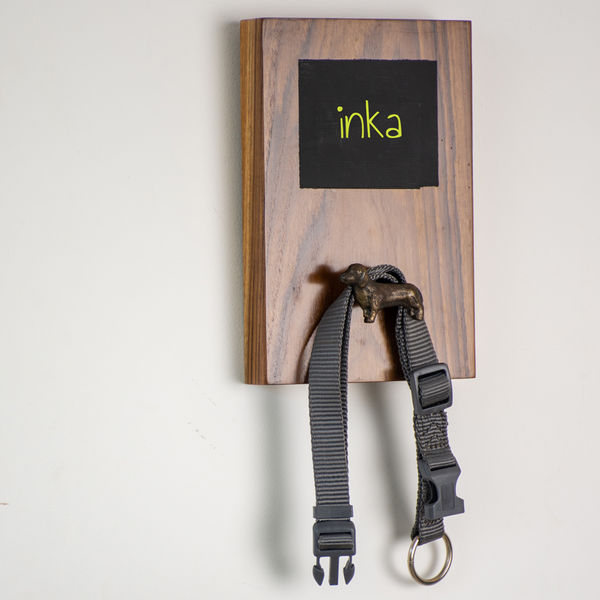 Talking Dog Club Leash Holder for Pets (Brown)