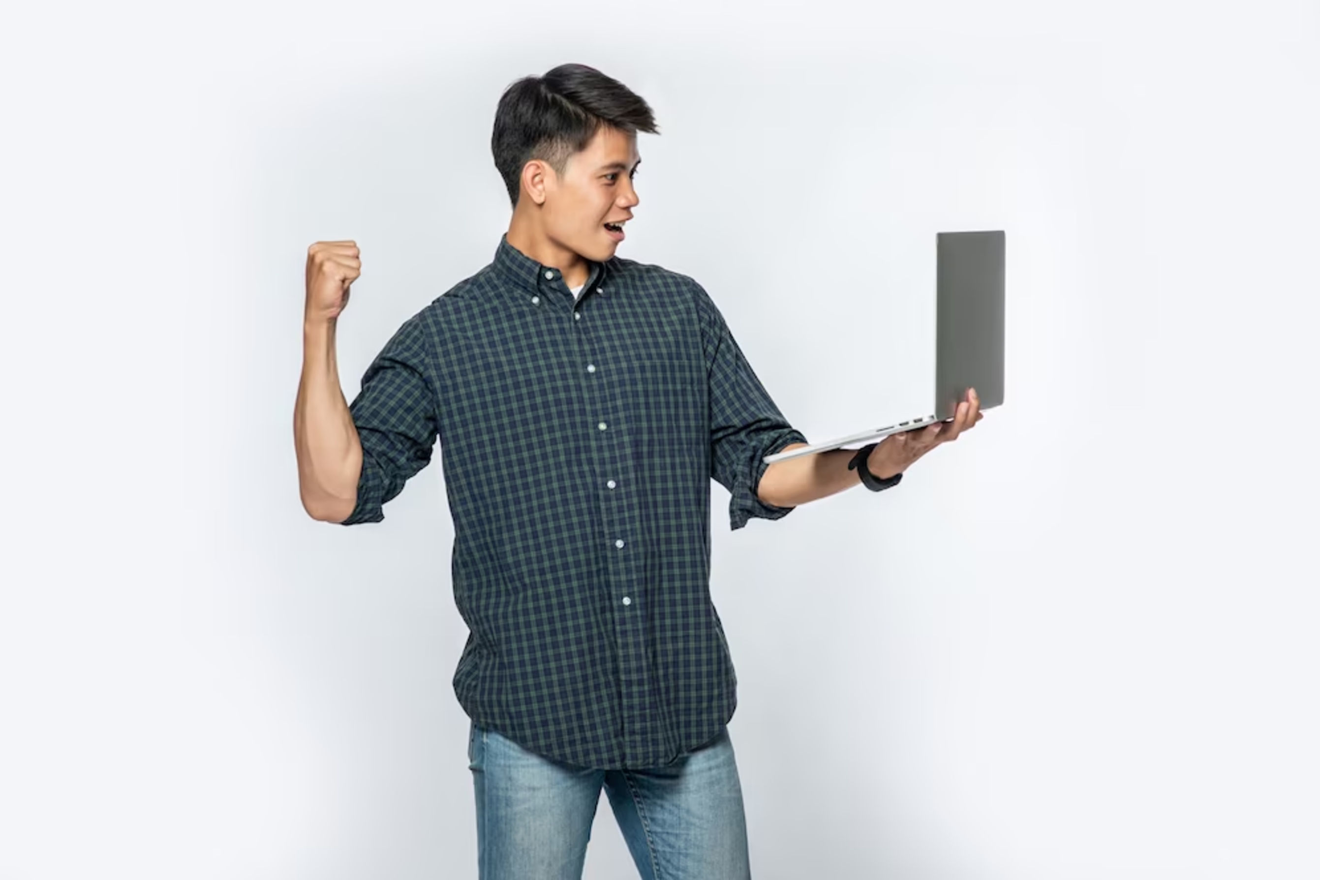 Pulsefusion-renew Pulsefusion-man-laptop