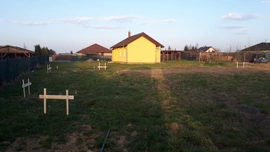 Zaměření domu a stavba laviček