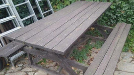 Výroba zahradního stolu s lavicemi svépomocí