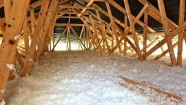 Proč si vybrat foukanou izolaci a co je dobré vědět před její instalací?