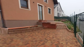 Zámková dlažba, palisády, obrubníky a schody - část 31.