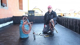 Izolace betonové střechy pomocí asfaltových pásů GLASTEK 40 SPECIAL MINERAL