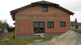 Okna a dveře do domu