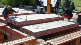 Je lepší keramický stropní panel nebo skládaný strop?