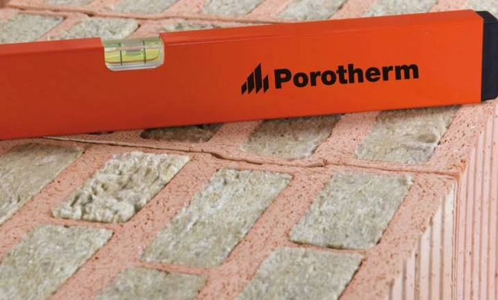 Porotherm T Profi – Řešení nedostatku materiálu pro zateplení bez velkých změn v projektu
