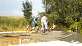 Šalování a betonování desky