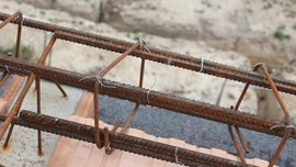 Příprava na betonování prostoru mezi MIAKO vložkami v 2.NP