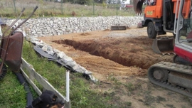 Bagrování základů a sklepa