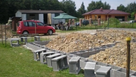 Pokládání ztraceného bednění a betonáž
