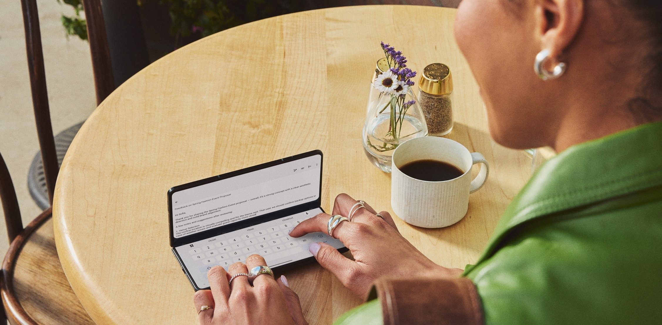 motorola razr fold productivity multitasking big screen