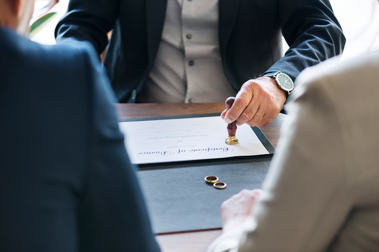 How a Divorce Lawyer Can Help Settle Financial Disputes?