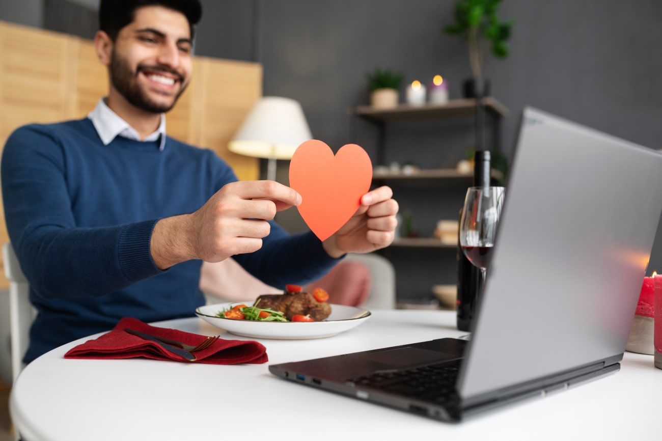 7 Things to Consider While Online Dating