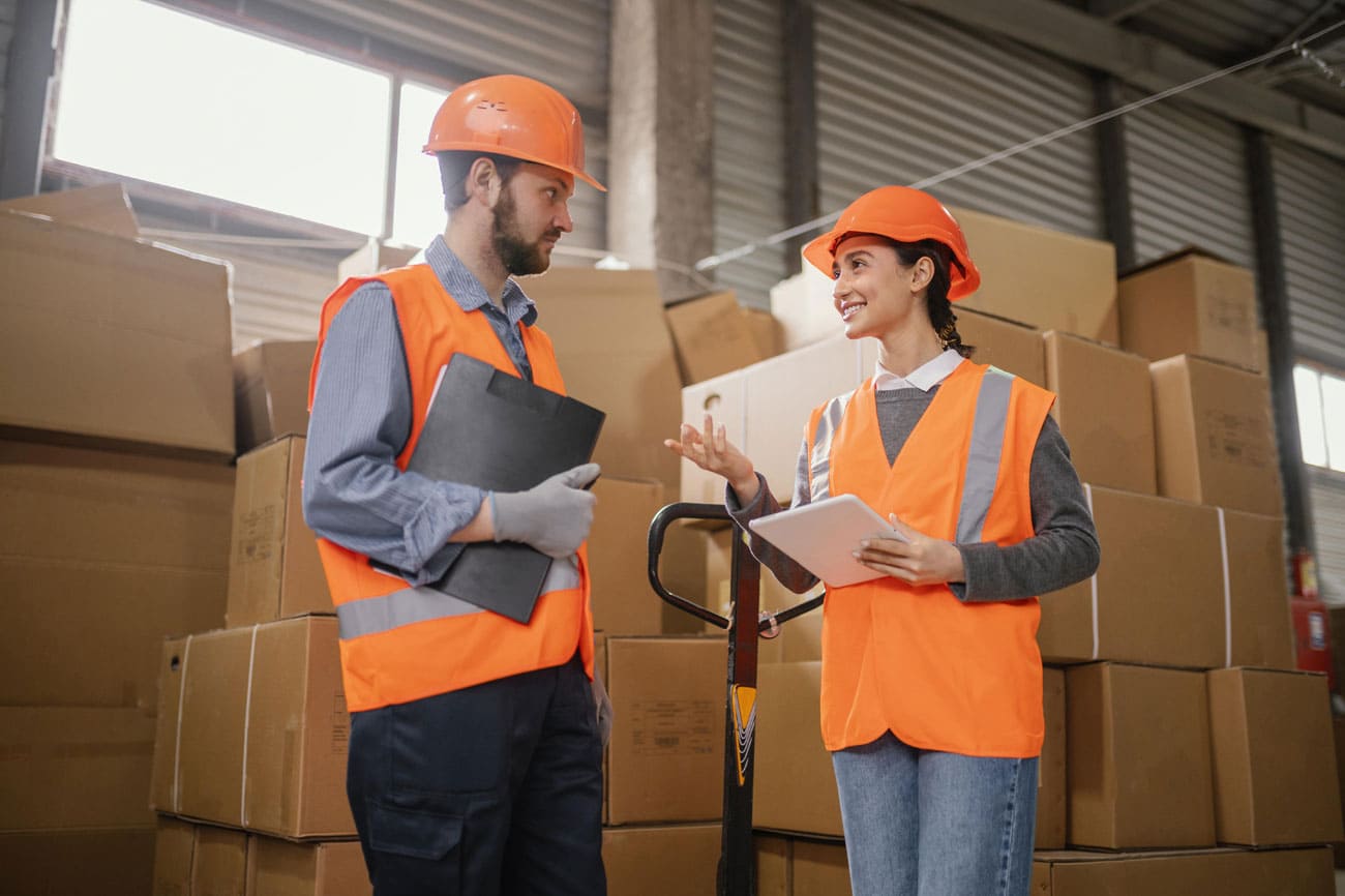Get $51/HR WAREHOUSE PACKING JOBS WITH ZERO EXPERIENCE REQUIRED | BOTH MALE & FEMALE!