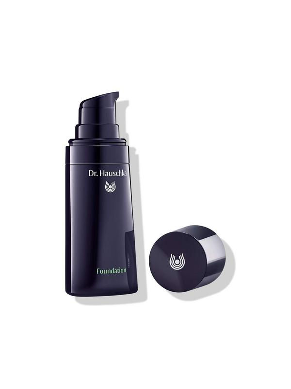 Hauschka Foundation (02 almond)